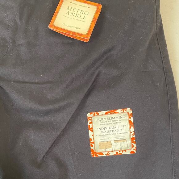 Dockers Women's Black Cropped Trousers - Picture 2 of 5